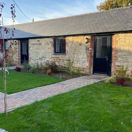 Potcote Farm Stables Accommodation Fudges Stable Тоустър Екстериор снимка